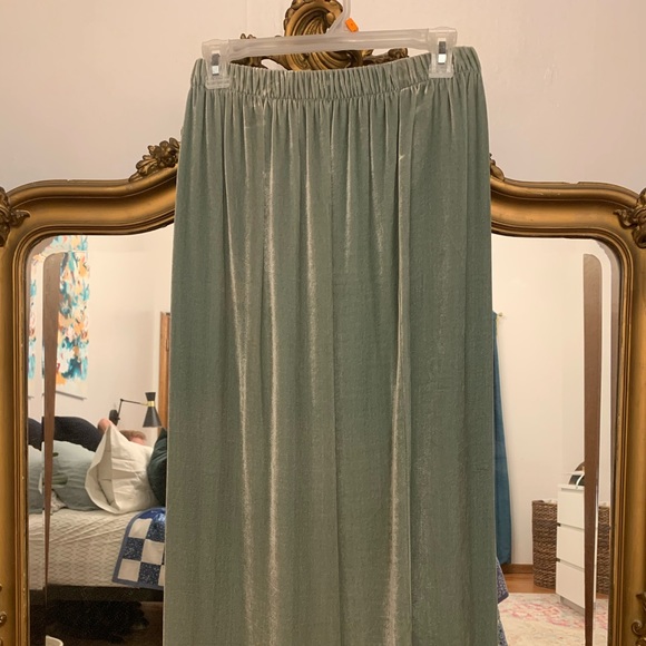 Wild ginger brand velvet cardigan and skirt - Picture 3 of 3